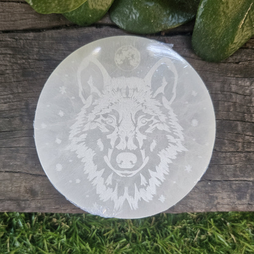 8cm Round Engraved Charging Plate -  Selenite/Wolf