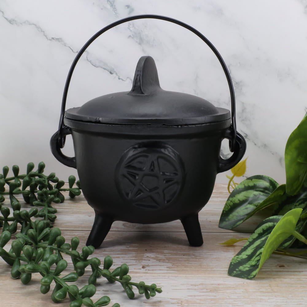 Cauldron Cast Iron Pentacle 14cm x 11cm x 13.5cm