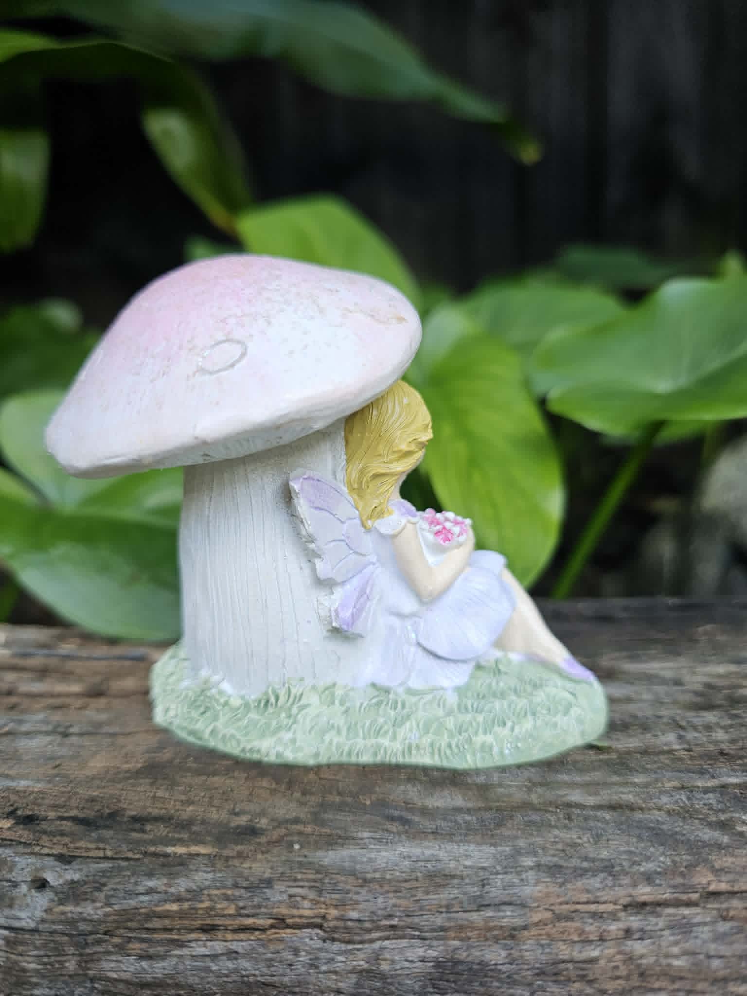 8cm Fairy W/Rabbit Under Mushroom